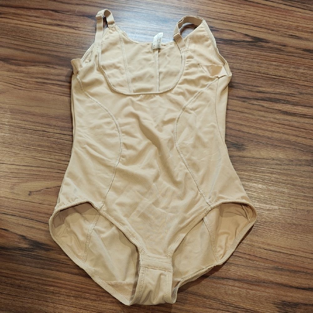 🔥 2/$10 3/$12 Maidenform Women's Beige Shapewear Bodysuit